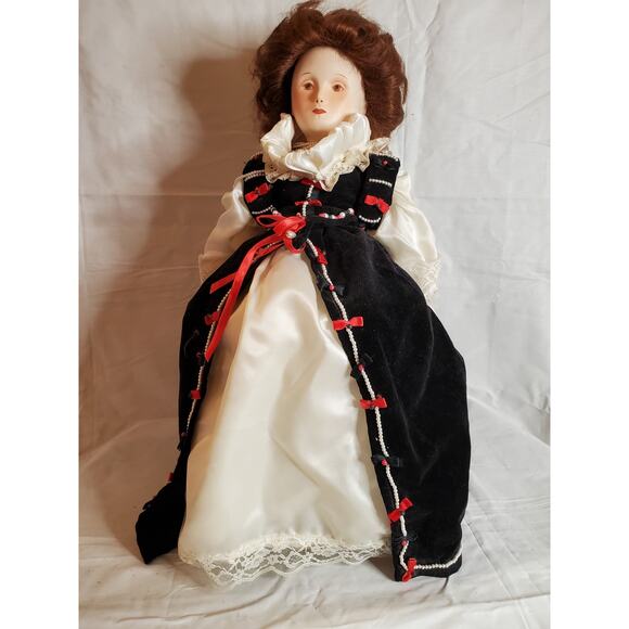 Queen Elizabeth I Franklin Mint Heritage Porcelain